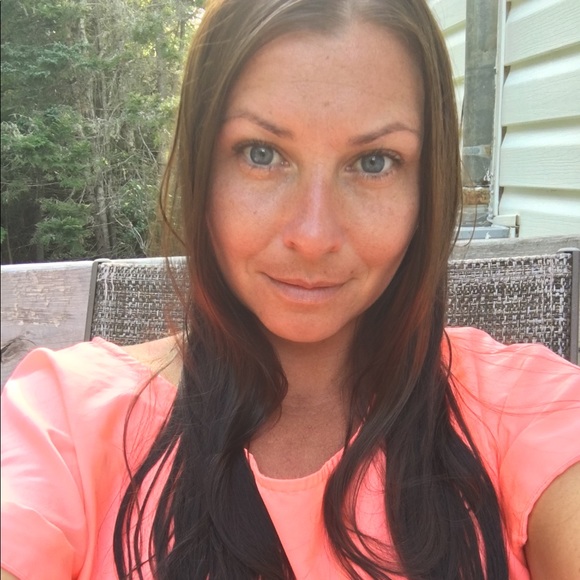 Meet your Posher, Jessica - Picture 2 of 3